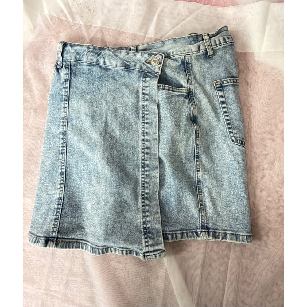 New Max High Rise Denim Skort Light Wash Wrap Front Shorts Size 8 13676